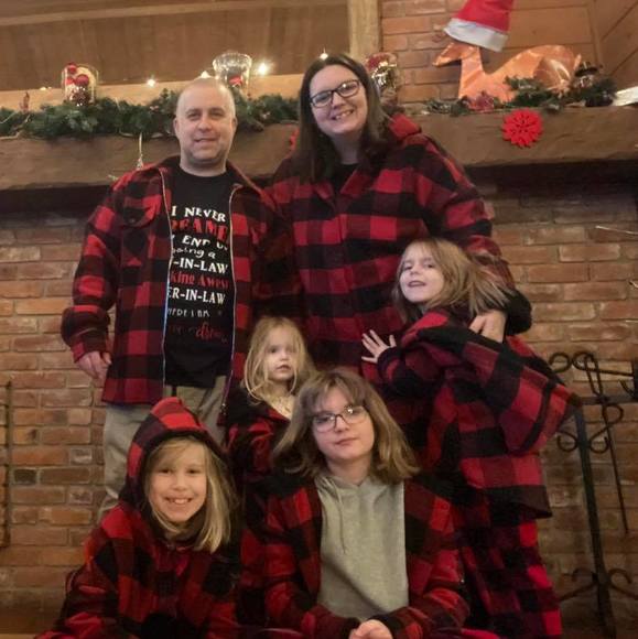 Profile Picture of Stephanie Pelland (@daisy_bayley717) on Poshmark