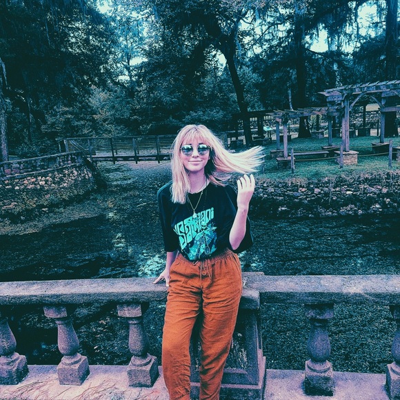 Profile Picture of Alexandria Pettit (@alegpett) on Poshmark