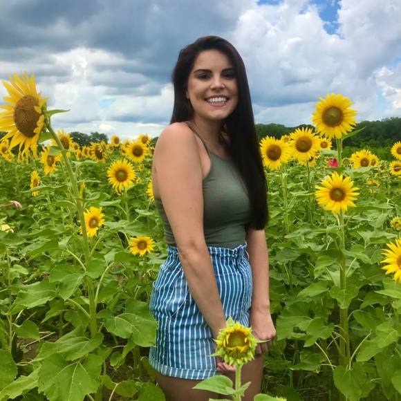 Profile Picture of Elli Keppner (@ekeppner) on Poshmark