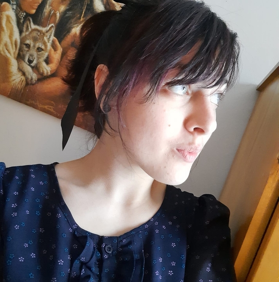 Profile Picture of Shanen Ladouceur-julien (@shanenl) on Poshmark