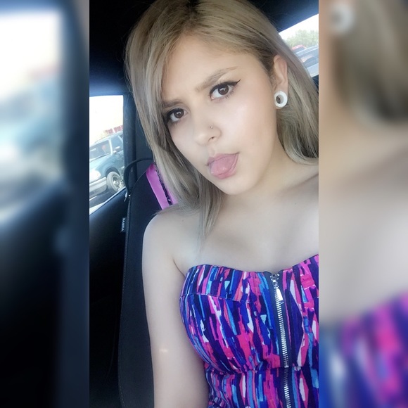 Profile Picture of Daniela Melero (@danielageeeeeee) on Poshmark