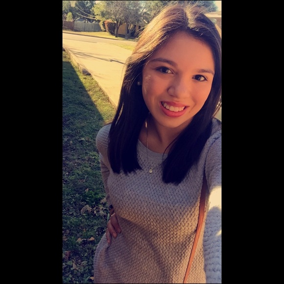 Profile Picture of Valencia Ramirez (@valenciaramirez) on Poshmark