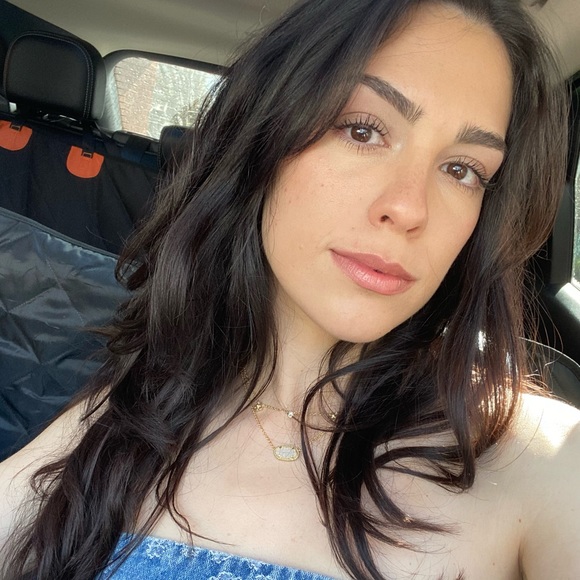 Profile Picture of Marissa Haralambopoulos (@marissaharalamb) on Poshmark