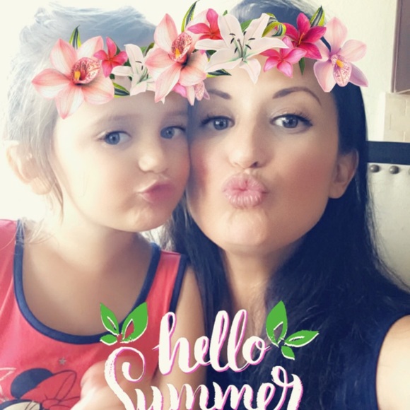 Profile Picture of Tanya Key (@tanyamkey) on Poshmark