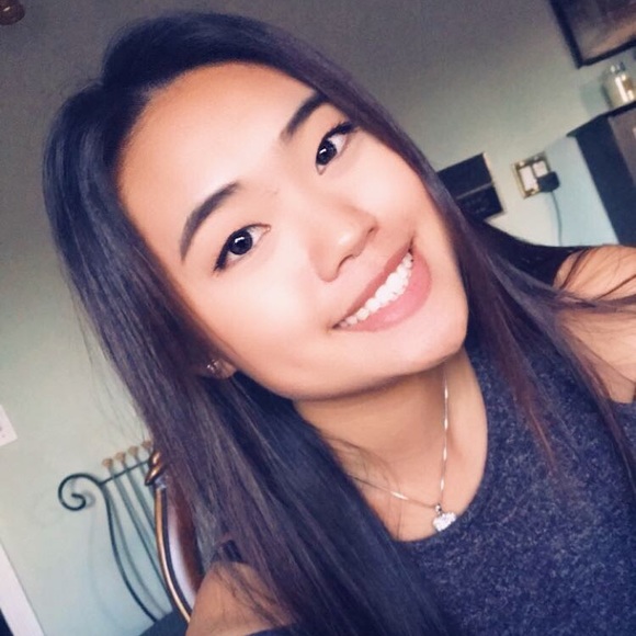 Katie Lee - Poshmark Profile Picture of Katie Lee (@katielee517) on Poshmark