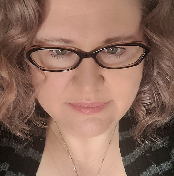 Profile Picture of Pamela Hughes (@pamelahughes307) on Poshmark