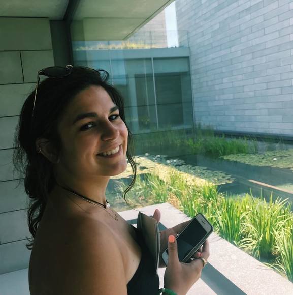 Profile Picture of Anna Felber (@acfelber) on Poshmark