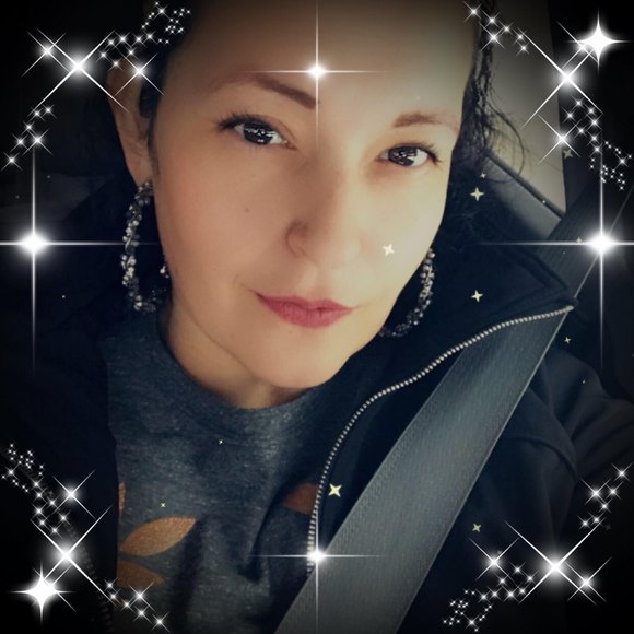 Profile Picture of Aida Favero (@aidafavero) on Poshmark