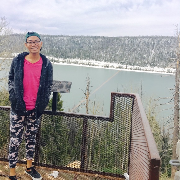 Profile Picture of Bob dewey Alpino (@dew08) on Poshmark