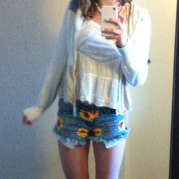 Profile Picture of Morgan Cebry (@morganct) on Poshmark