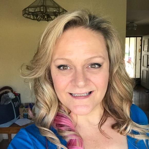 Profile Picture of Melanie Heath (@mel1167) on Poshmark