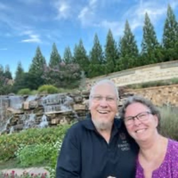 Profile Picture of Lorrie Chomko (@lorriechomko) on Poshmark