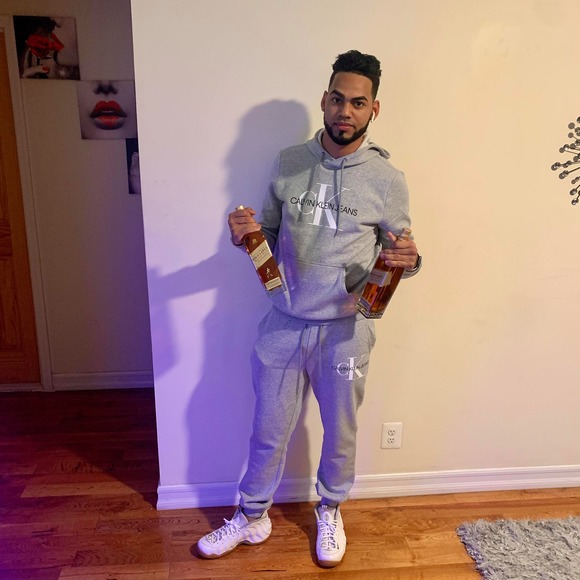 Profile Picture of Ariel Alvarado (@alvaradox7) on Poshmark