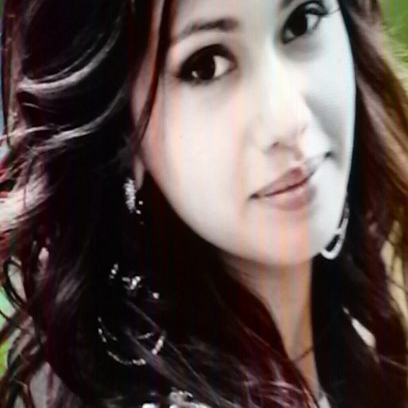 Profile Picture of Mary Post (@mediaafrenzy) on Poshmark