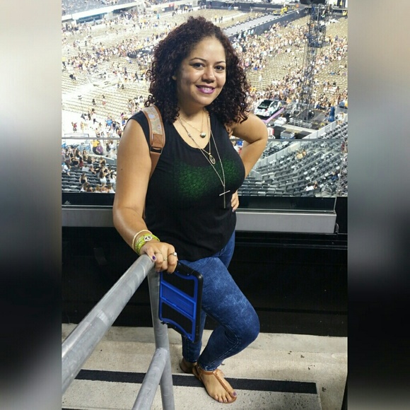 Profile Picture of Yomayra Guaba (@guabalicious) on Poshmark