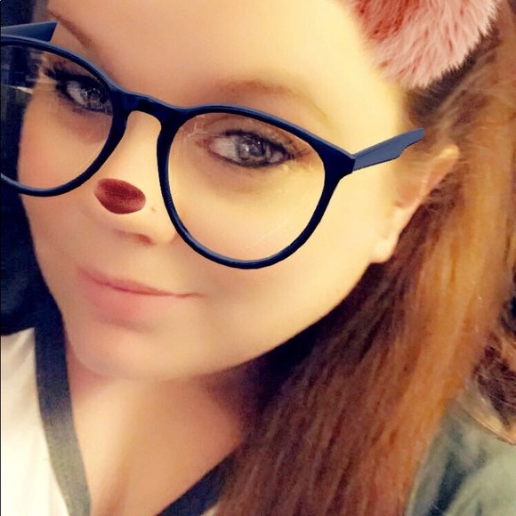 Profile Picture of Farrah Elshoff (@fasinfarrah) on Poshmark