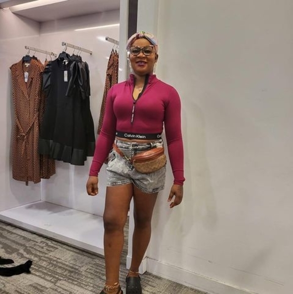 Profile Picture of Sackie Sackie (@reddrose1984) on Poshmark
