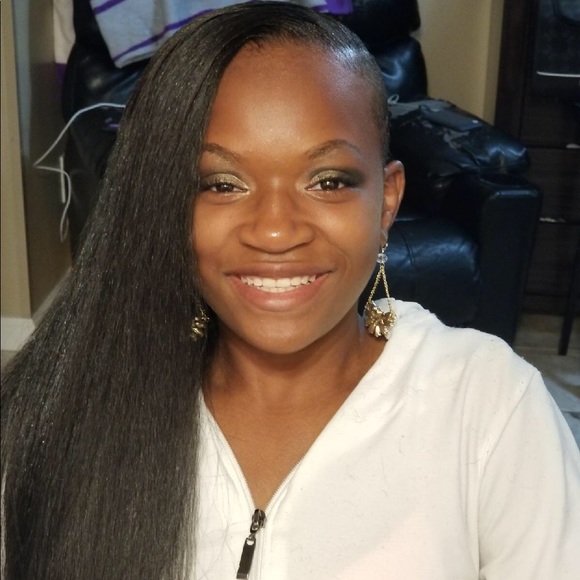 Profile Picture of Maryah Dominick (@maryahdd03) on Poshmark