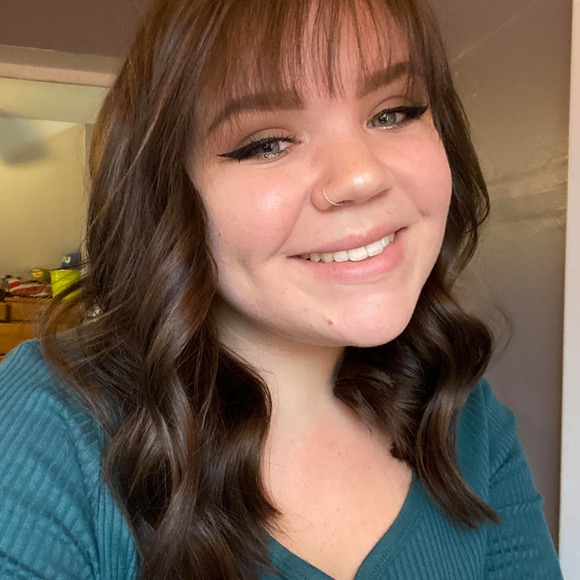 Profile Picture of Audrey Engelbrecht (@audreyeng1123) on Poshmark