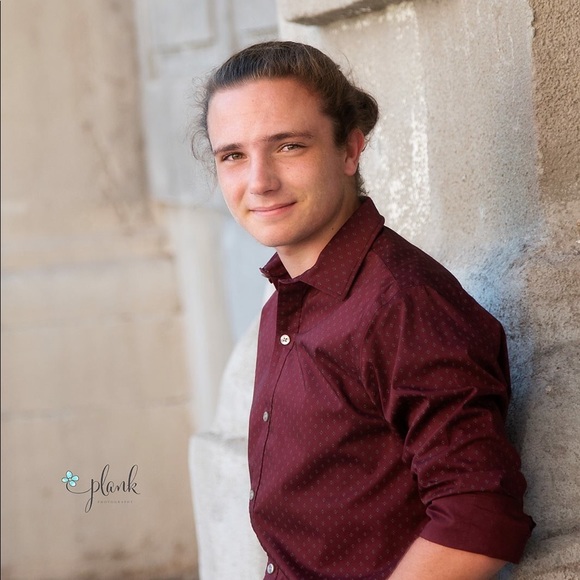 Profile Picture of Tom Fabing (@tom_fabing) on Poshmark