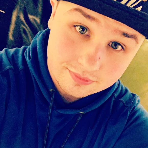 Profile Picture of Matthew Gannon (@matt7229) on Poshmark