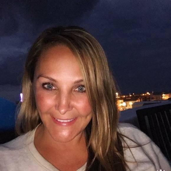 Profile Picture of Rachelle Rumsavich-niew (@rniew) on Poshmark