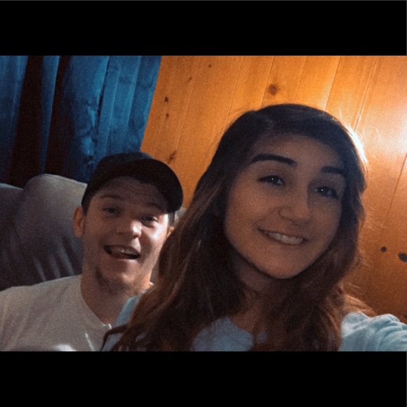 Profile Picture of Hallie Pearson (@hallie_pearson) on Poshmark