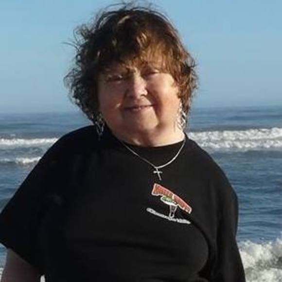 Profile Picture of Suzanne Redding-leone (@onieelse65) on Poshmark