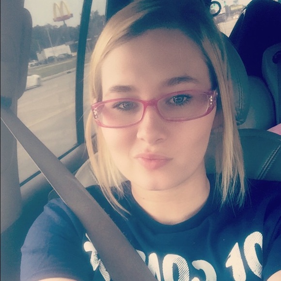 Profile Picture of Danice Calvert (@deekay13) on Poshmark