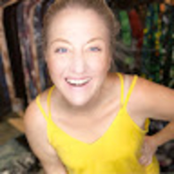 Profile Picture of Stephanie Dobbs (@stephaniedob110) on Poshmark