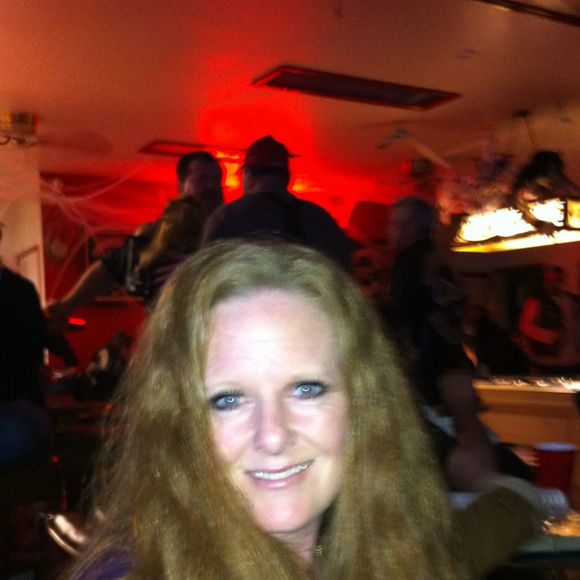 Profile Picture of Jennifer Malve (@jennifermalve) on Poshmark