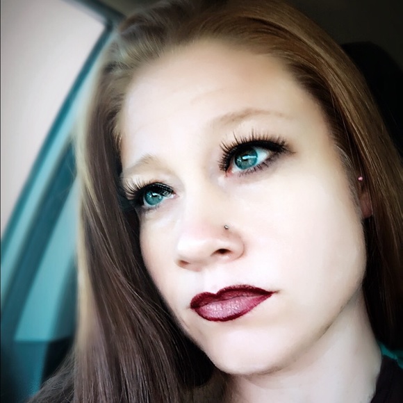 Profile Picture of Melissa Fowler (@melissafowler22) on Poshmark