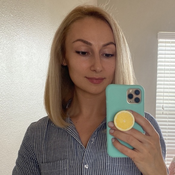 Profile Picture of Anna Kalinichenko (@akalinichenko) on Poshmark