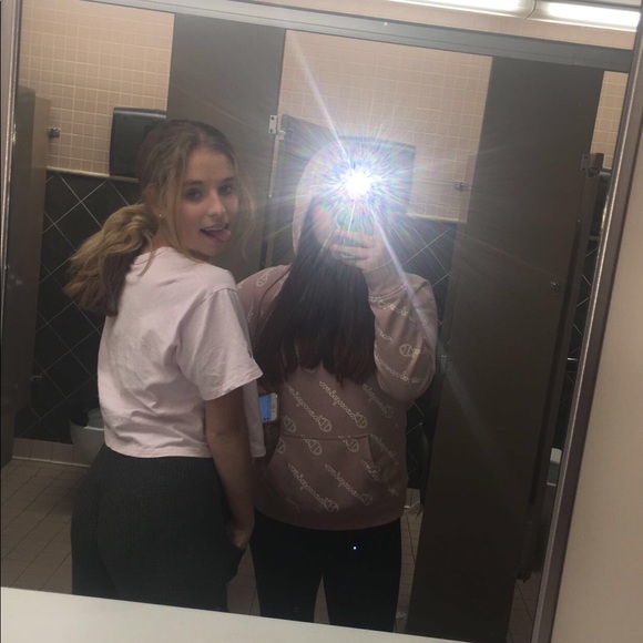 Profile Picture of Jocelyn Coorey (@jocelyncoorey) on Poshmark