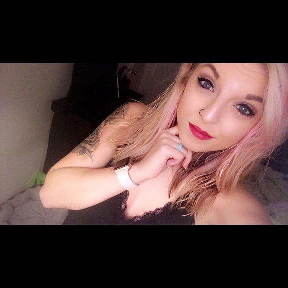 Profile Picture of Heather Edlin (@hedlin1415) on Poshmark