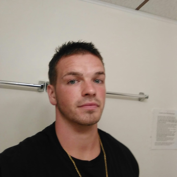 Profile Picture of Jonathan Gill (@jongill71618) on Poshmark