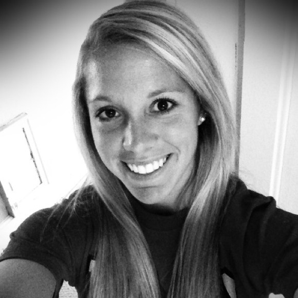 Profile Picture of Ashley Gruenbaum (@smashers16) on Poshmark