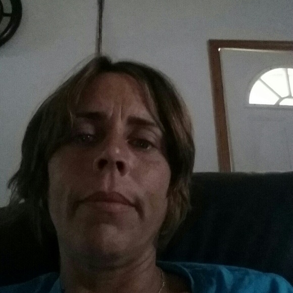 Profile Picture of Libby Wheeler (@libbylouwheeler) on Poshmark