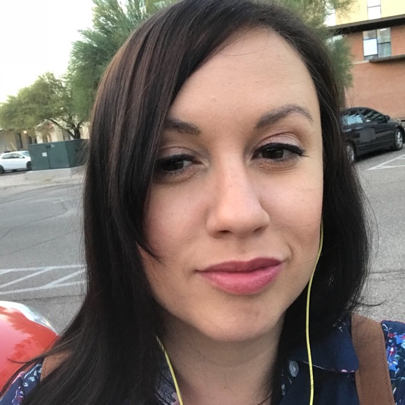 Profile Picture of Erin Badger (@eleighbadger) on Poshmark