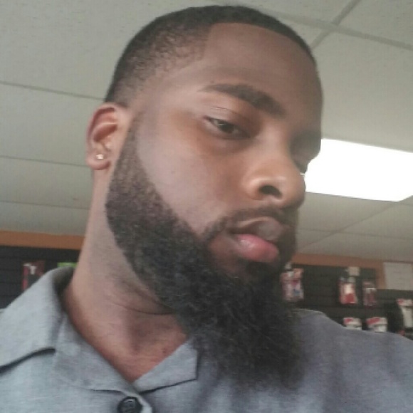 Profile Photo of Andre Walker (@sexyguy233) on Poshmark