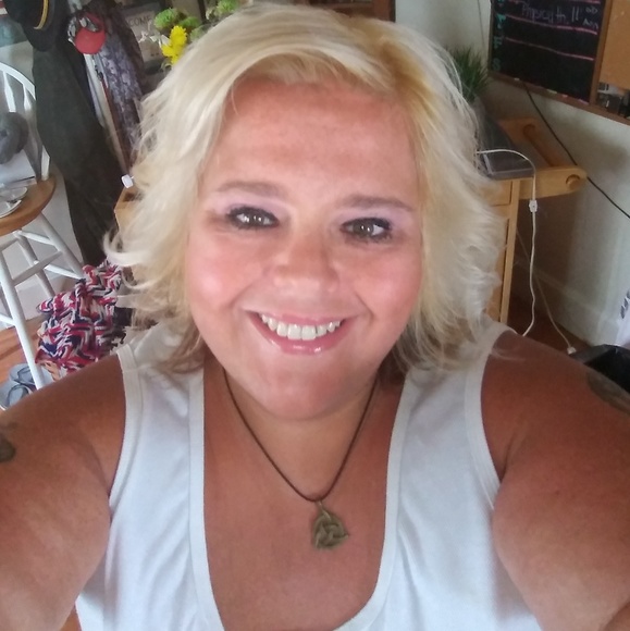 Profile Picture of Renee Hollon (@harleychick1974) on Poshmark