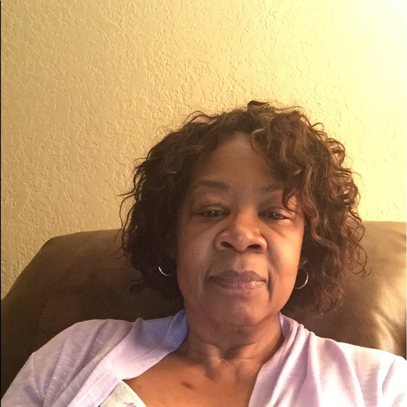 Profile Picture of Linda Prather (@lprathe) on Poshmark