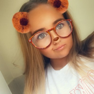 Profile Picture of B ✨ (@bea_allan) on Twitter