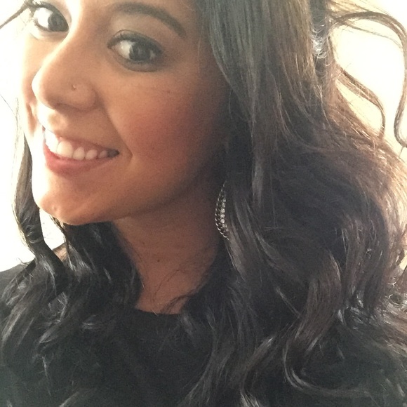 Profile Picture of Alexandria Orndoff (@arorndoff) on Poshmark