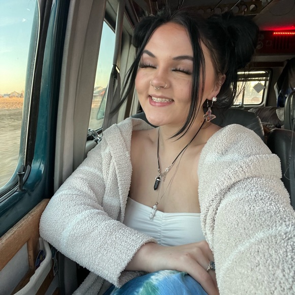 Profile Picture of Ally Bentcik (@alyben28) on Poshmark