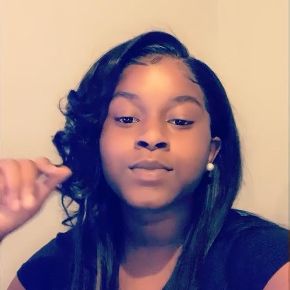 Profile Picture of Tamia Lewis (@tamialewis765) on Poshmark