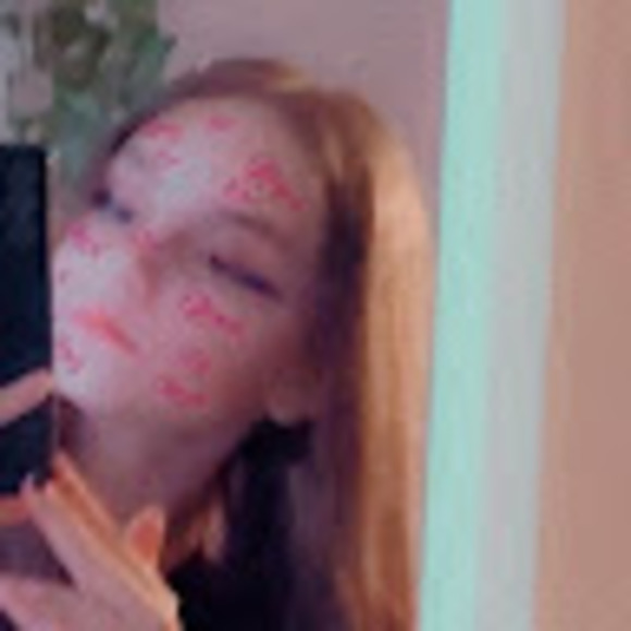 Profile Picture of Cashlyn Turland (@cashlynturland0) on Poshmark