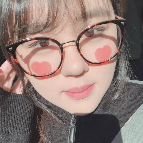 Profile Picture of Yeonji Kang (@yeonjik) on Poshmark
