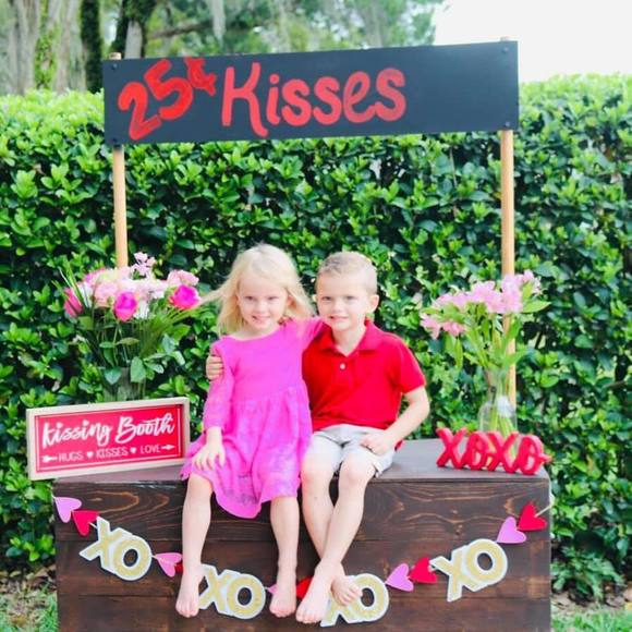 Profile Picture of Aaron Andrews (@aradmd) on Poshmark