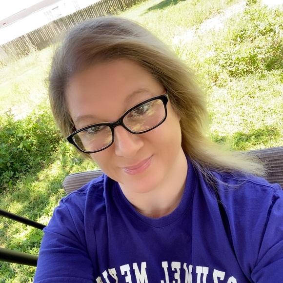 Jeanne Porche - Poshmark Profile Picture of Jeanne Porche (@jeanneporche17) on Poshmark